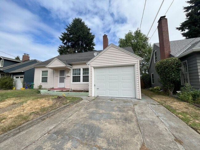 Building Photo - 2055 N Blandena St