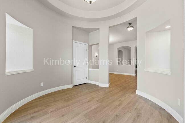 Building Photo - 213 Lariat Trail
