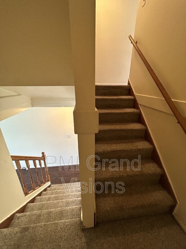 Building Photo - 1628 University Dr