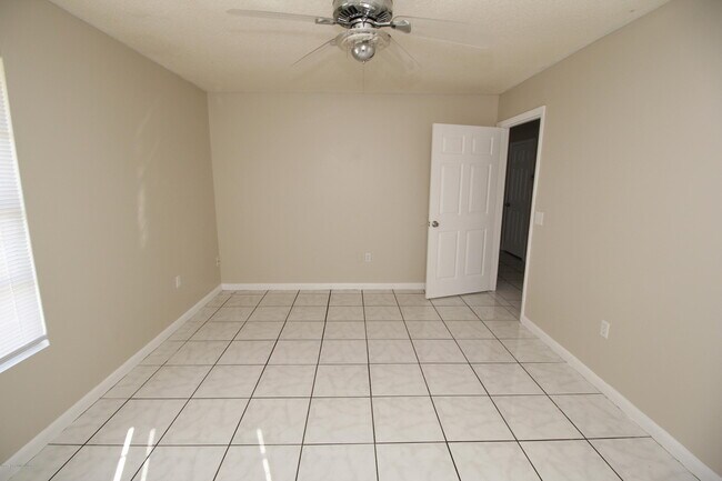 Building Photo - 1246 Alcazar St SE