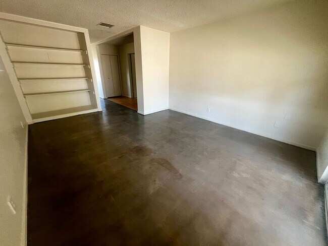 Building Photo - 56769 Joshua Dr