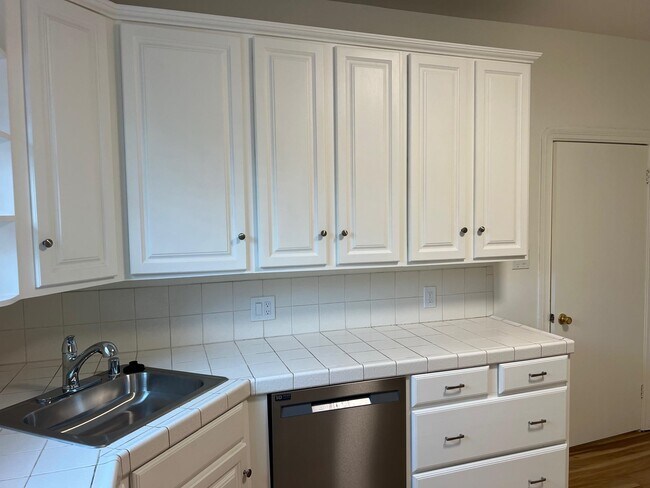 Building Photo - 708 N L St