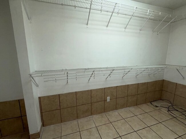 Building Photo - Newly renovated Town House for Rent 3Br / 2 Ba Section 8 Welcome !