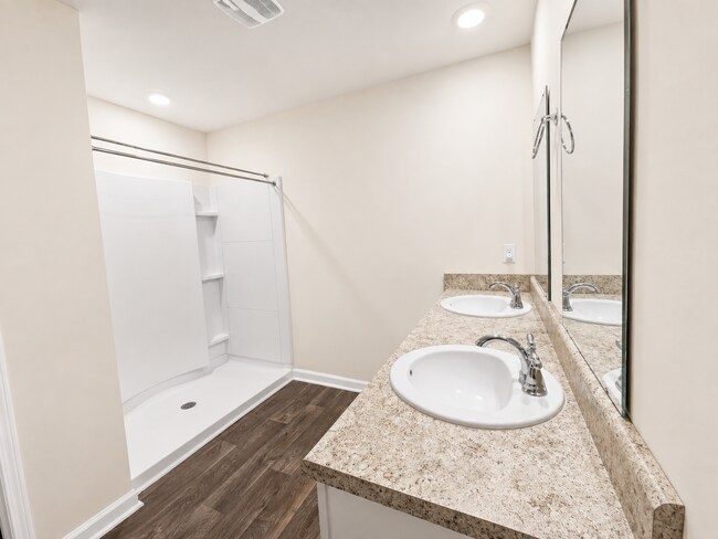 Building Photo - Beautiful 3 Bedroom Home with a Fenced Backyard