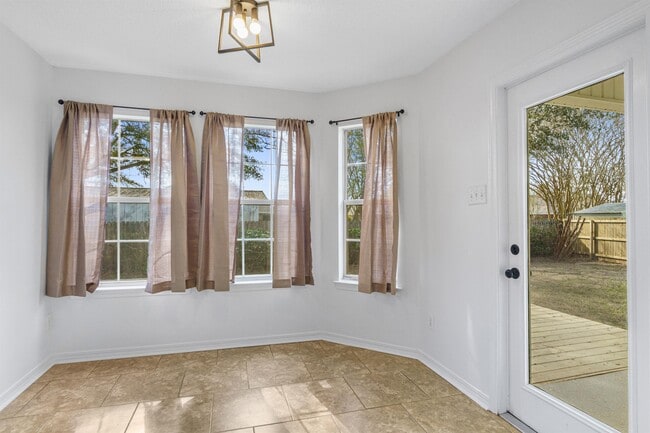 Building Photo - 618 Westchase Ct S