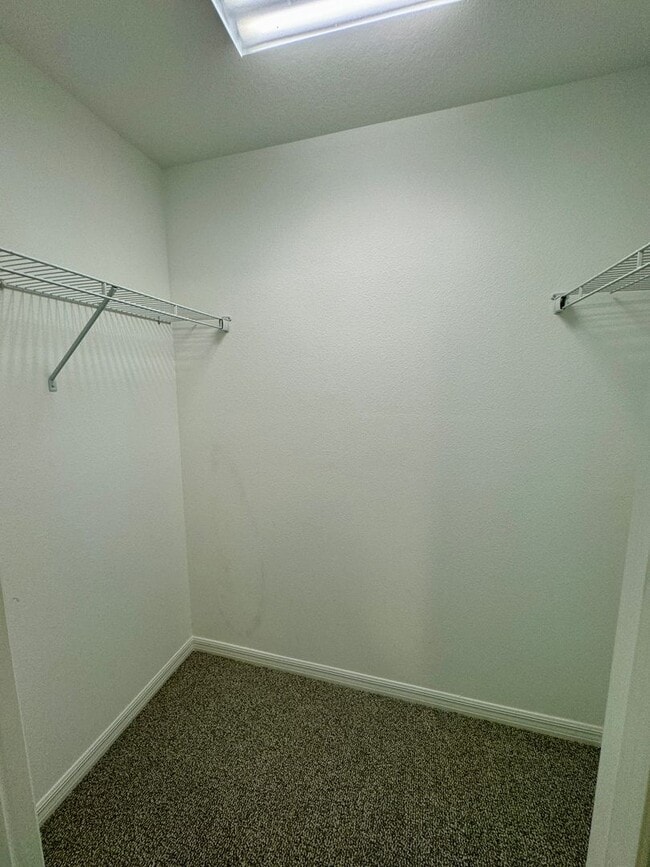 Building Photo - FOR RENT - Fantastic end unit townhouse in...