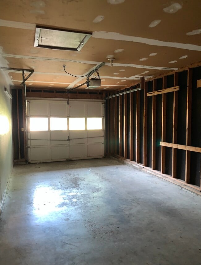 Building Photo - 120 Cavalry Ct