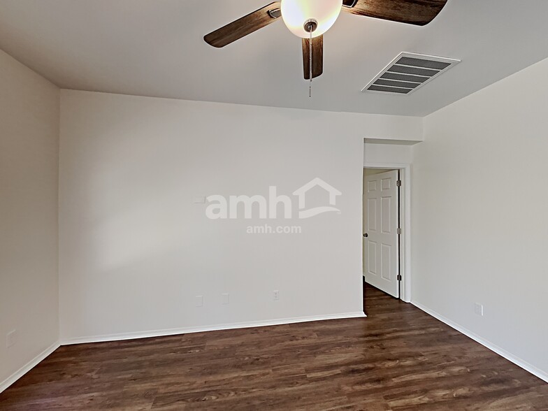 Building Photo - 5411 Fenway Dr