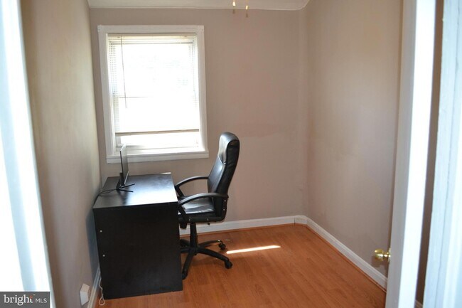 Building Photo - 5153 Frederick Ave