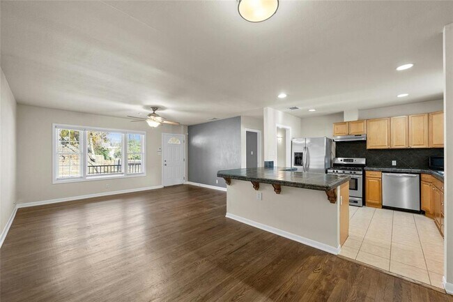 Building Photo - 2631 W 45th St