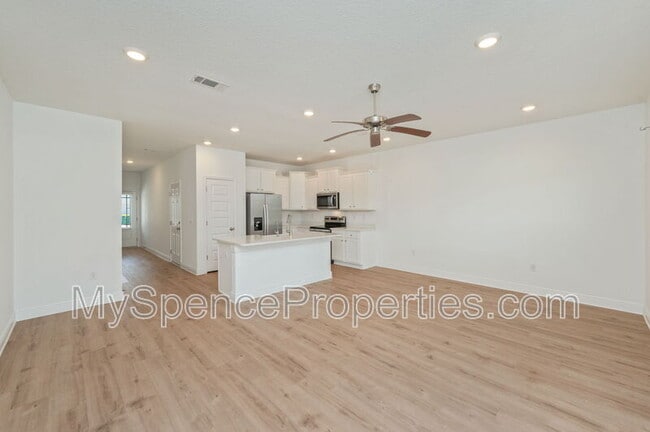 Building Photo - 5 Renea Cv
