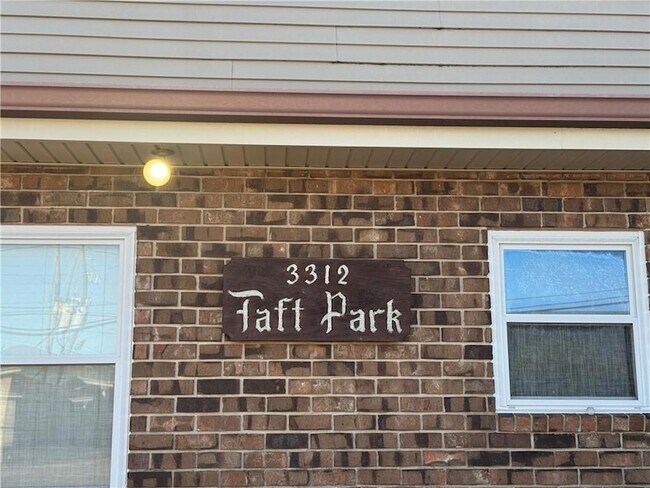 Building Photo - 3312 Taft Park