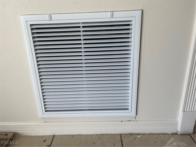 Building Photo - 5010 Dolphin Ct