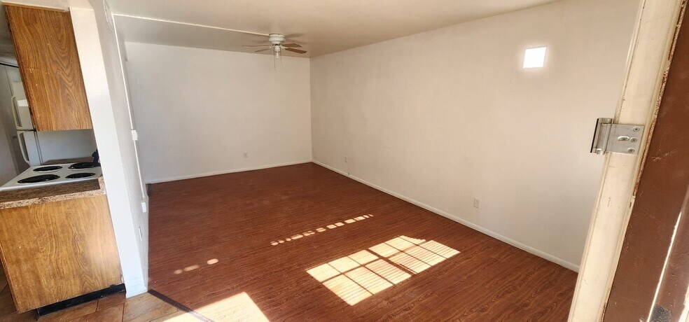 Building Photo - 578 W 18th Ave