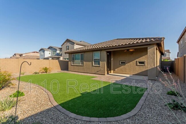 Building Photo - 2222 E Palmdale Ln