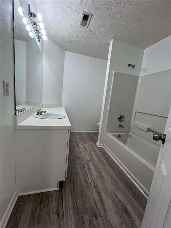 Building Photo - 2400 Miller Oaks Cir