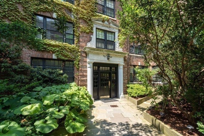 Building Photo - 50 Follen St