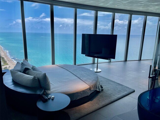 Building Photo - 18555 Collins Ave