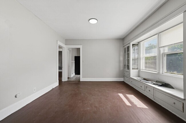 Building Photo - 11611 Fairport Ave