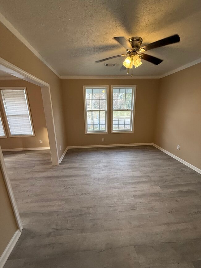 Building Photo - 1831 Moore Ave