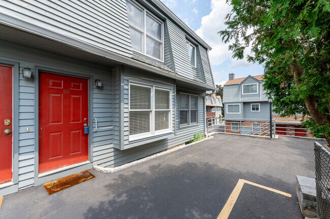 Building Photo - 44 Pleasant St
