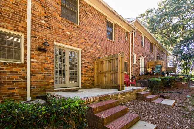 Building Photo - Charming 2BD/1BA Townhouse at Cotswold!