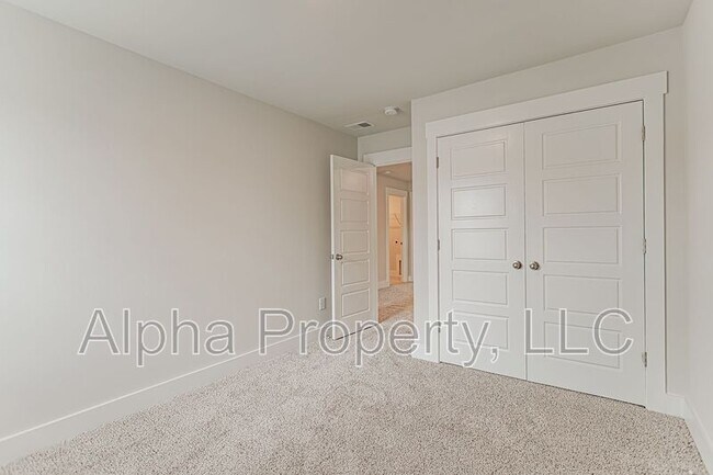 Building Photo - 422 Ellis Mill St