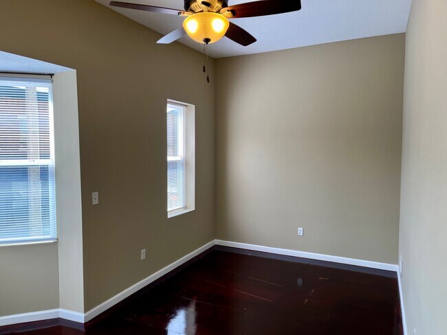 Building Photo - 105 W Market St