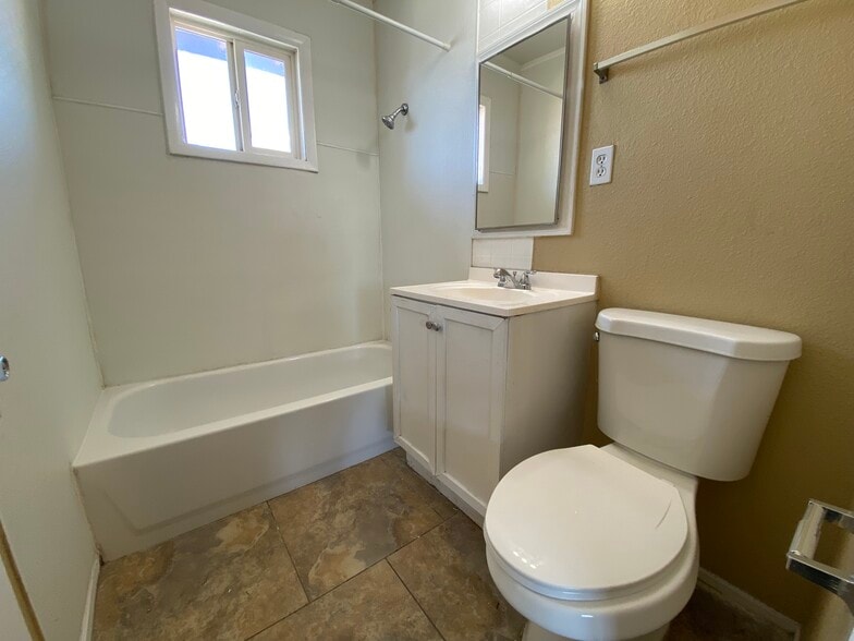 Building Photo - 2812 Marlin Ave