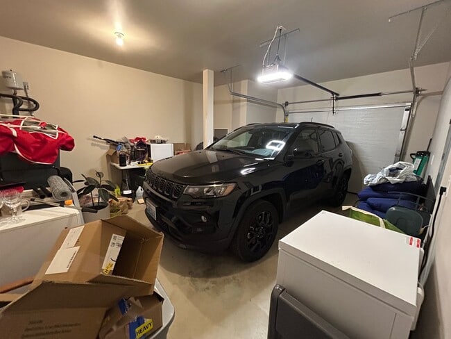 Building Photo - 3 Bedroom 2 Bath Home in Cordata with Garage