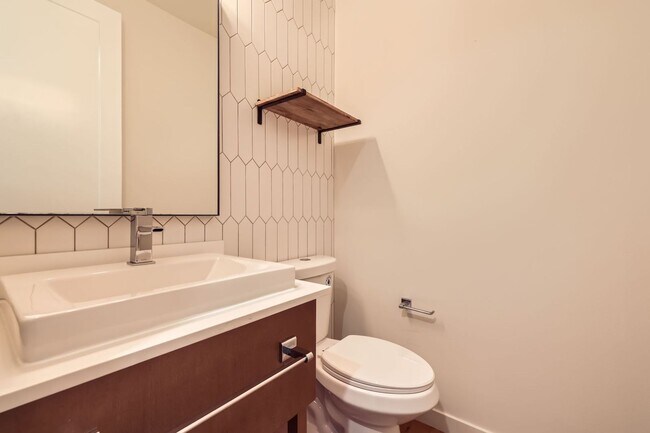 Building Photo - Newly Remodeled 3Bed/3Bath Home in the Hea...