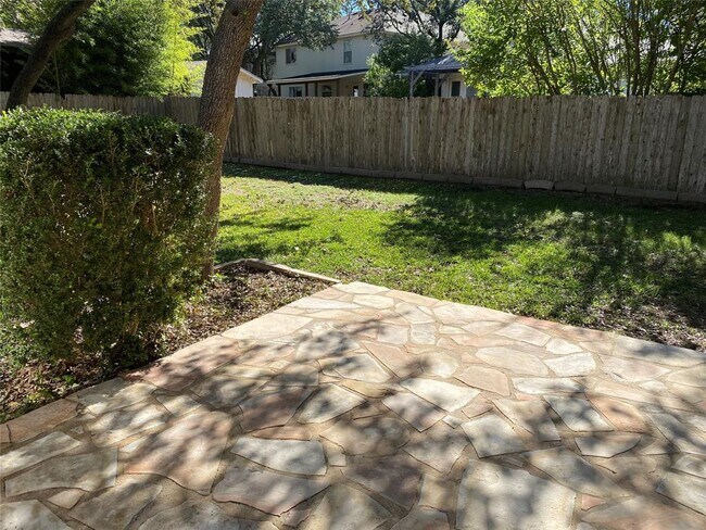 Building Photo - 1208 Tremont Dr