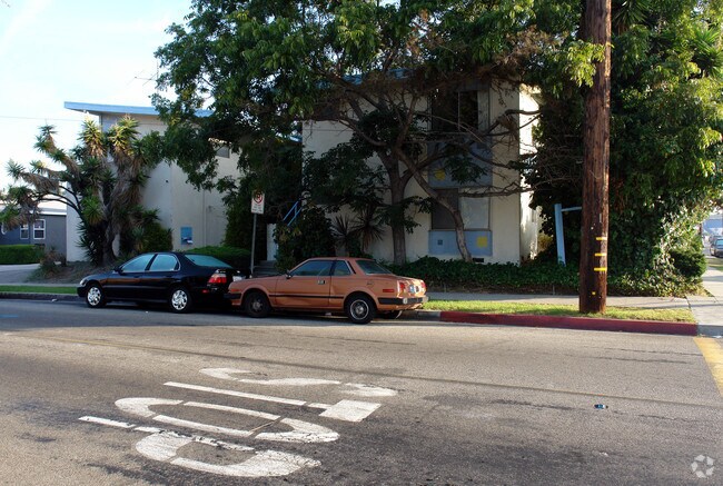 Building Photo - 433 Venice Way