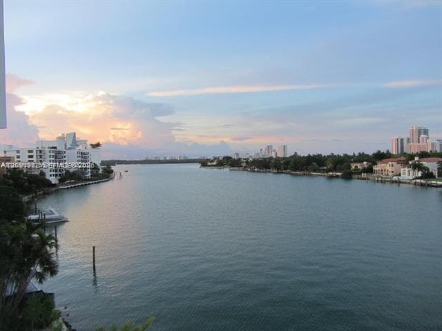Building Photo - 9821 E Bay Harbor Dr