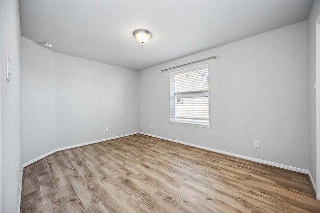 Building Photo - 5914 Prince Pl Dr