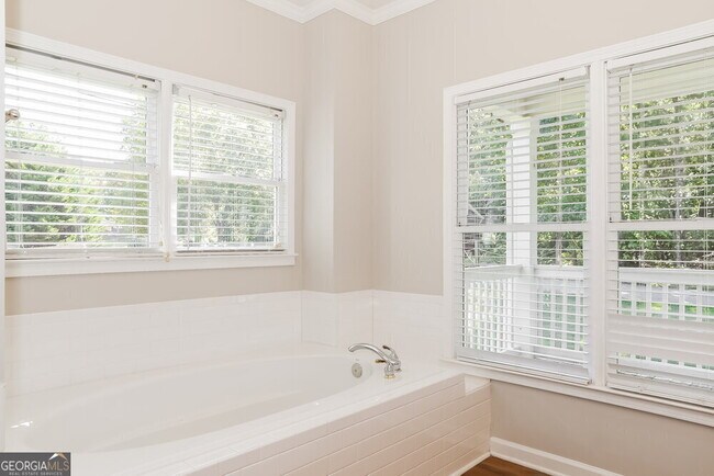 Building Photo - 2461 Sanjo St NE