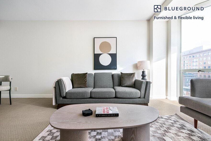 Building Photo - 425 8th St NW