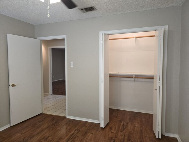 Building Photo - 3/2 Hewitt Home