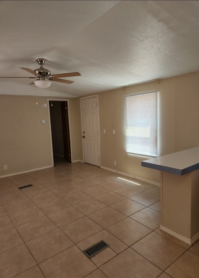 Building Photo - 421 E Zipp Rd