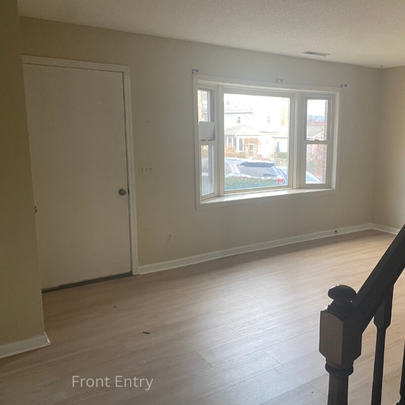 Building Photo - 207 Wakefield Pl