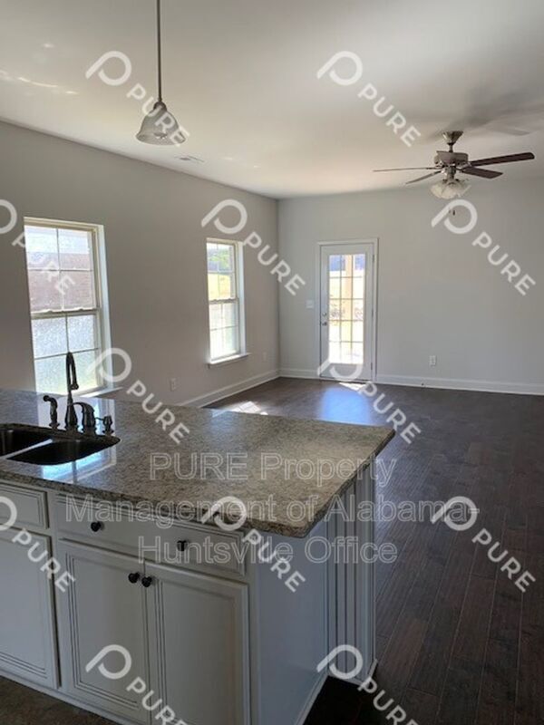 Building Photo - 283 Abercorn Dr