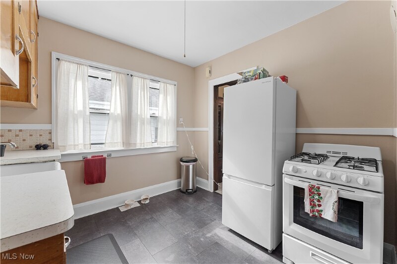 Building Photo - 3179 W 111th St