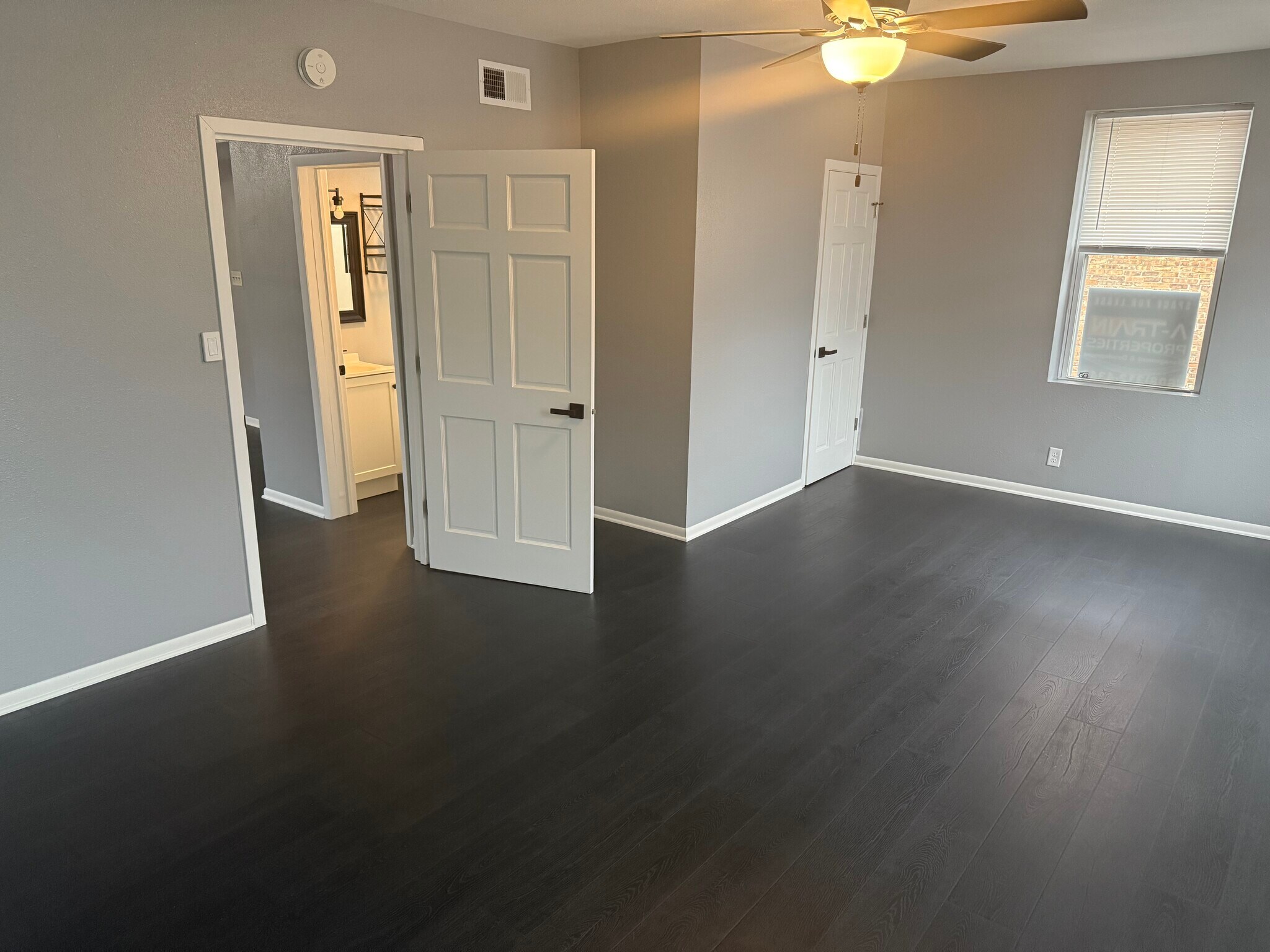 Building Photo - 524 E Grand Ave