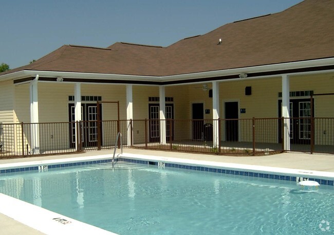 Pool - Bridlewood Apartments