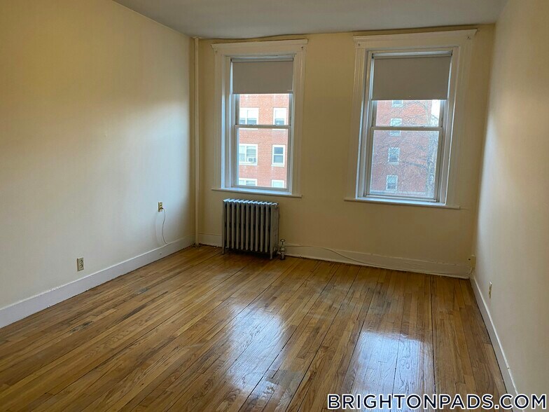 Building Photo - 131 Washington St