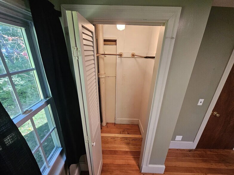 Building Photo - 517 Salmon Falls Rd