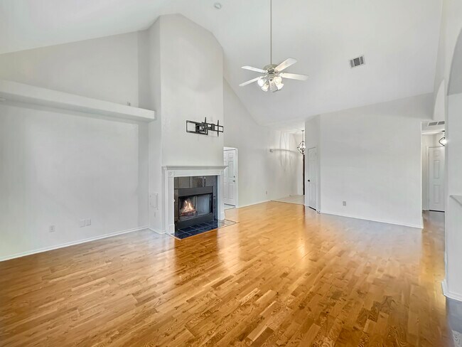 Building Photo - 5106 Ascot Pl