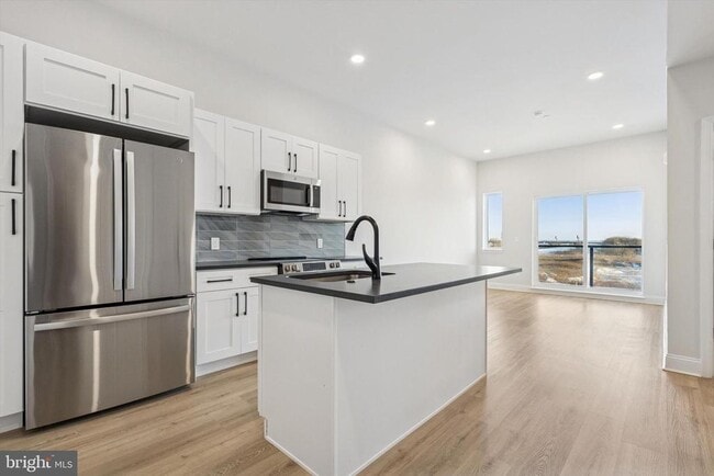 Building Photo - 2153 E Lehigh Ave