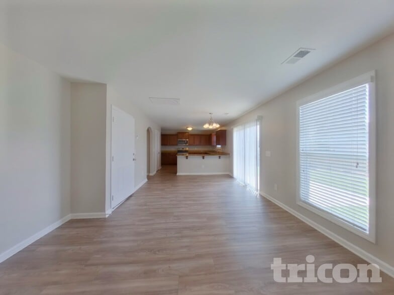 Building Photo - 831 Dovefield Ln