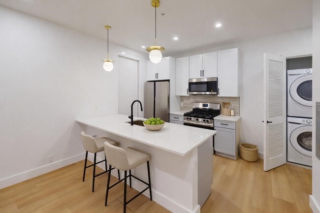 Building Photo - 337 Johnston Ave